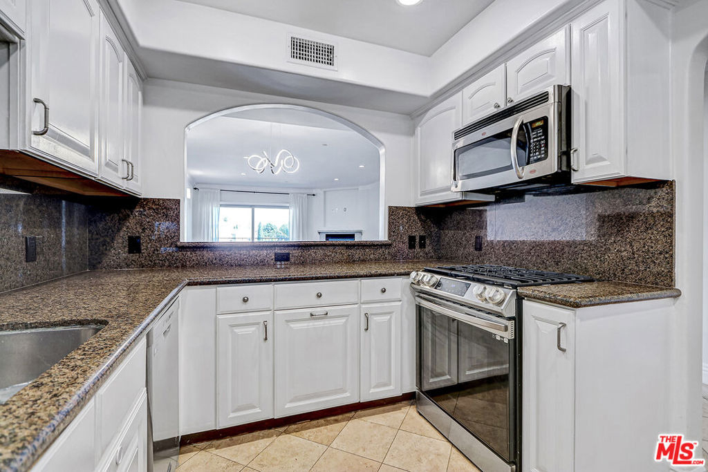 1520 S Shenandoah Street - Photo 3