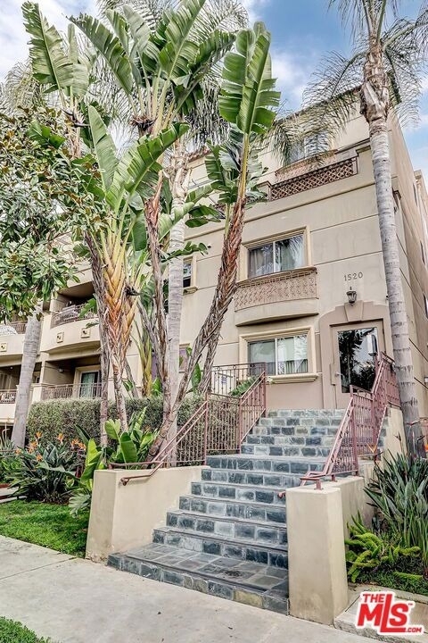 1520 S Shenandoah Street - Photo 1