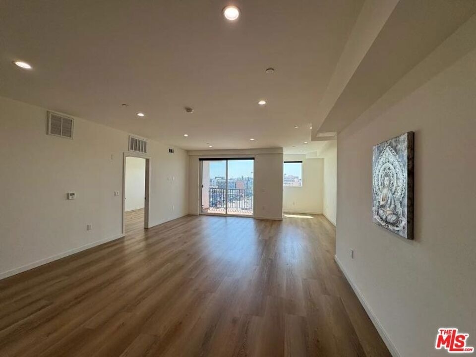 955 Fedora Street - Photo 3