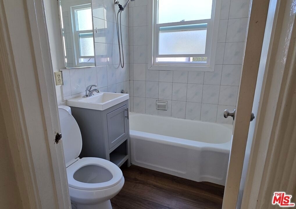 5444 Hermitage Avenue - Photo 6