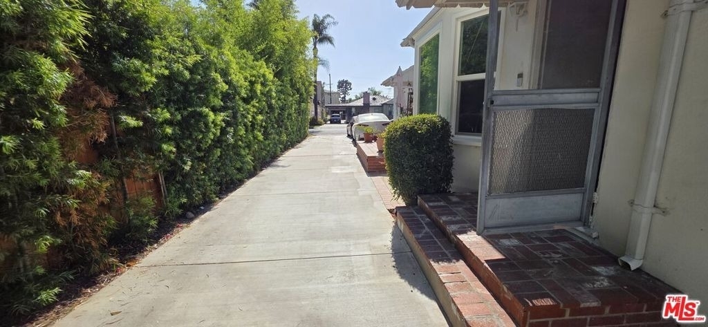 5444 Hermitage Avenue - Photo 11