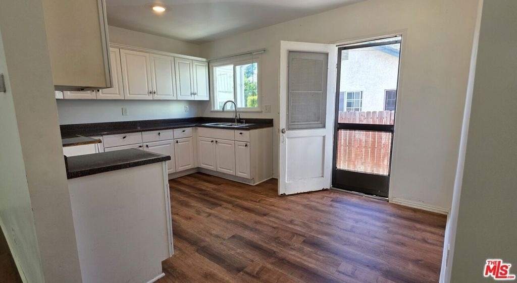 5444 Hermitage Avenue - Photo 4