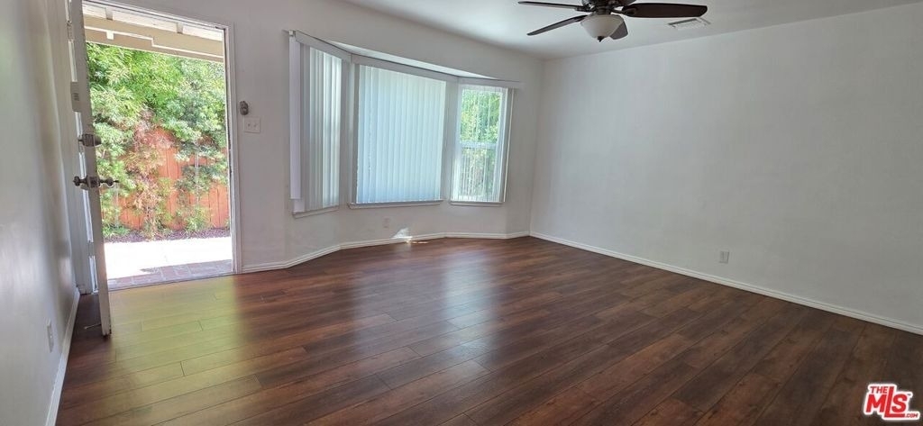 5444 Hermitage Avenue - Photo 9