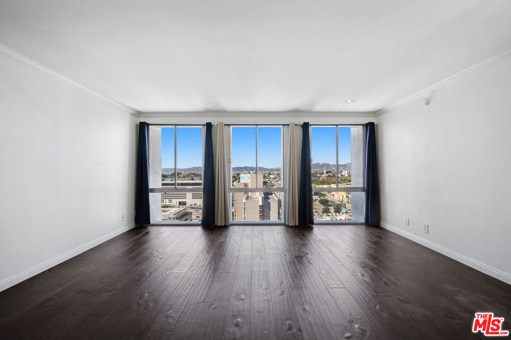 800 W 1st Street - Photo 18