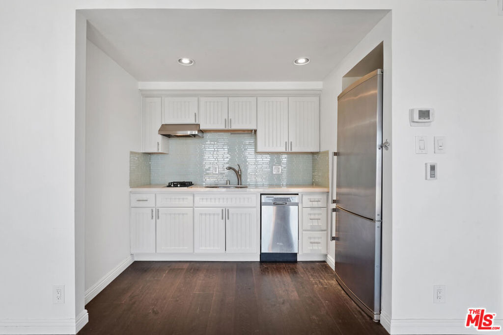 800 W 1st Street - Photo 13