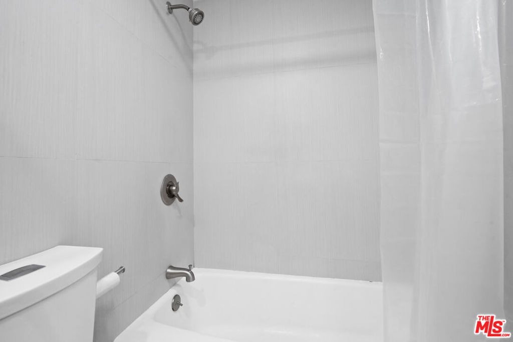800 W 1st Street - Photo 25
