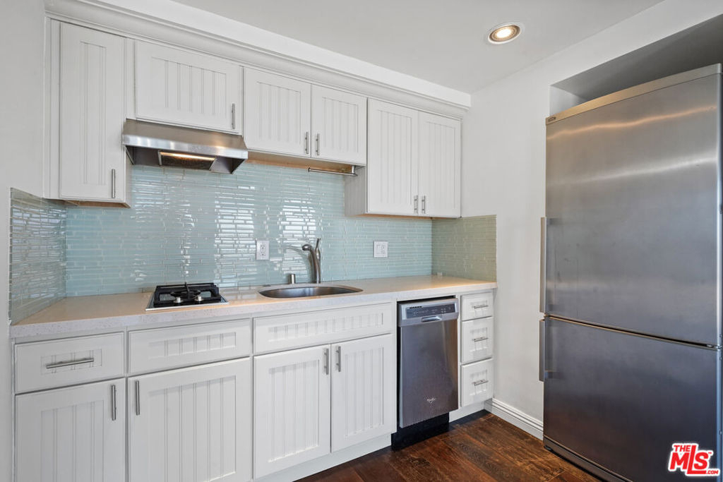 800 W 1st Street - Photo 12