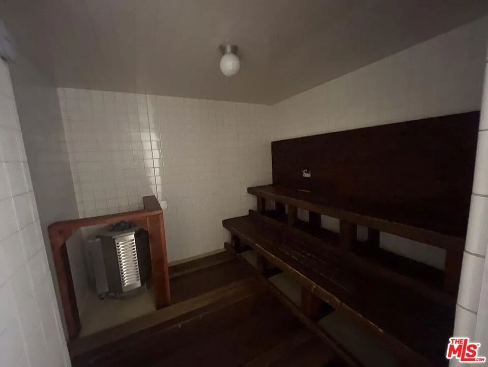 800 W 1st Street - Photo 5