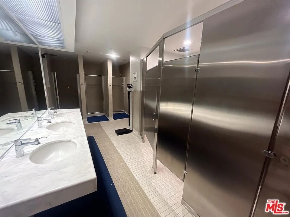 800 W 1st Street - Photo 6