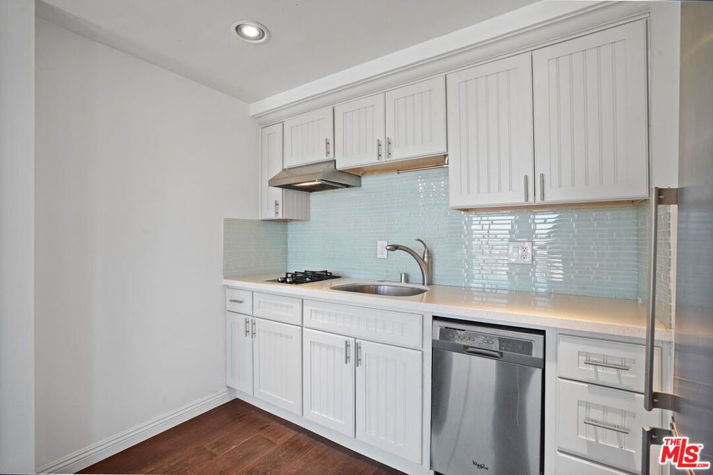 800 W 1st Street - Photo 11