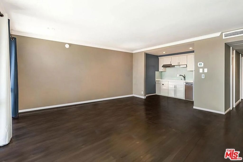 800 W 1st Street - Photo 0