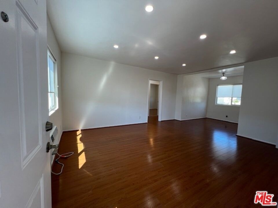 2210 S Sycamore Avenue - Photo 12