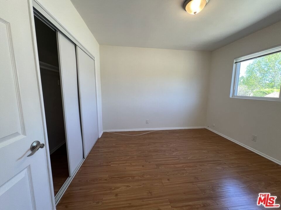 2210 S Sycamore Avenue - Photo 9