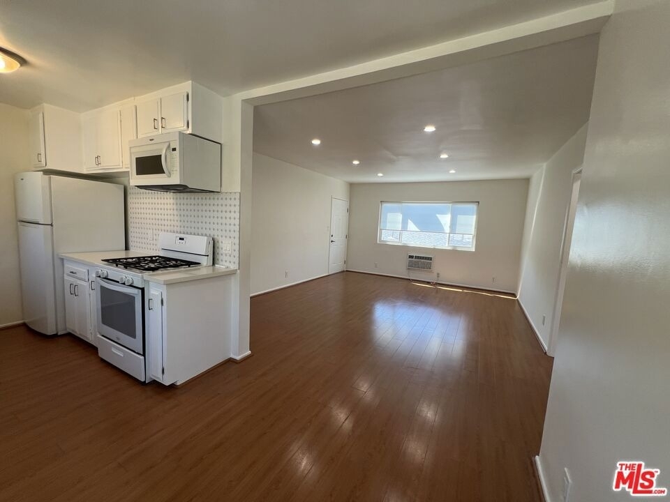 2210 S Sycamore Avenue - Photo 6