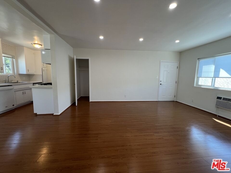 2210 S Sycamore Avenue - Photo 4