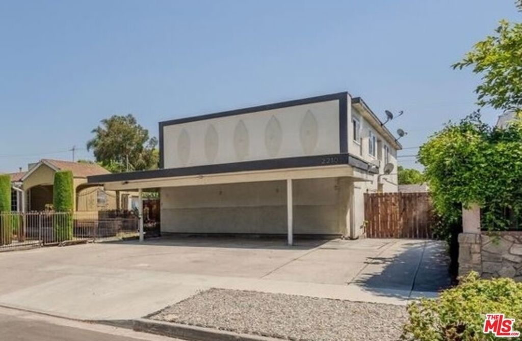 2210 S Sycamore Avenue - Photo 0
