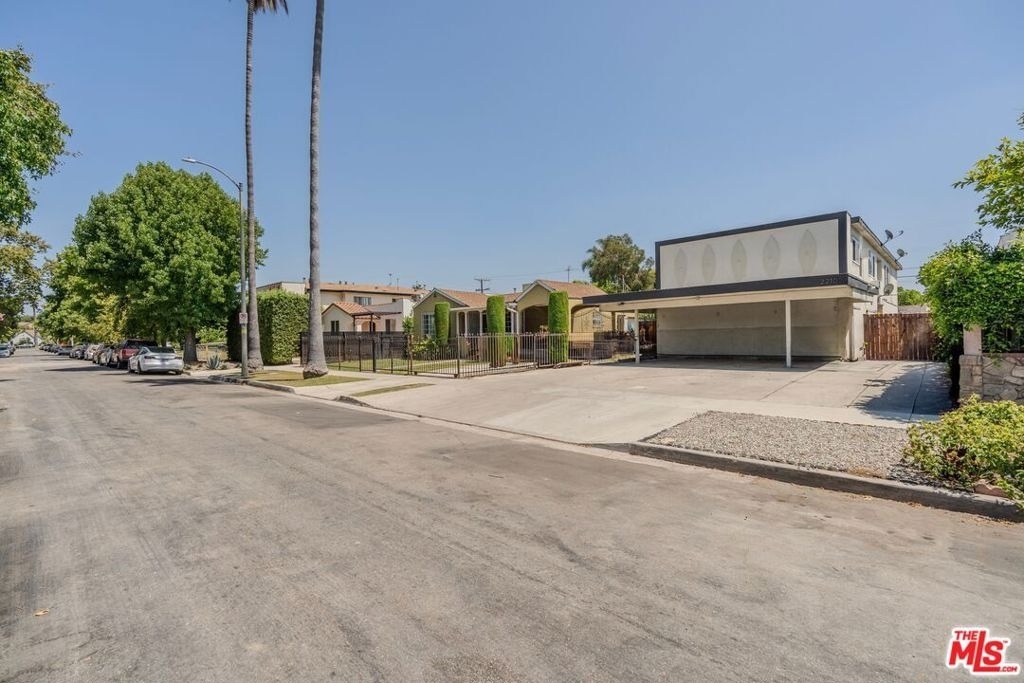 2210 S Sycamore Avenue - Photo 14