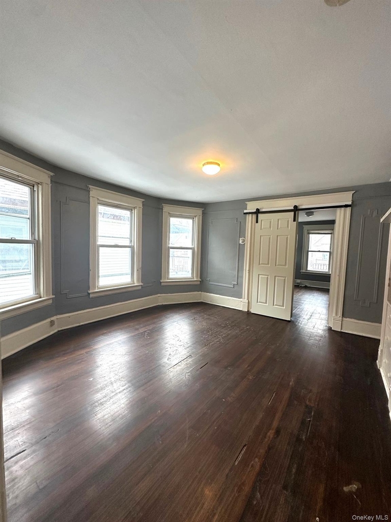 197 N Hamilton Street - Photo 2
