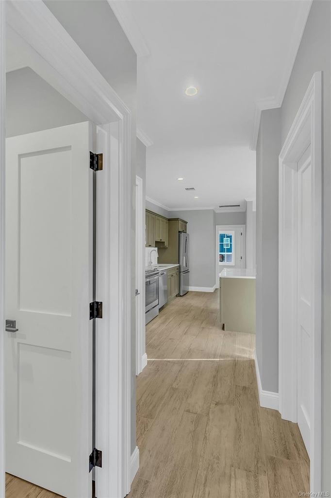 156 W Broadway - Photo 2