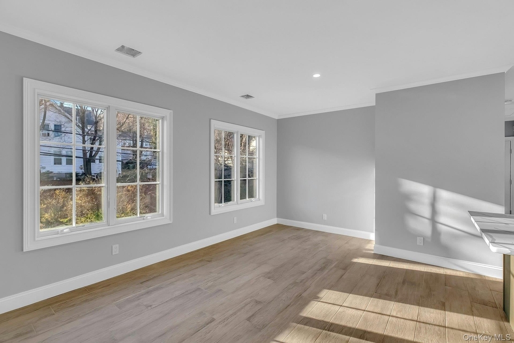 156 W Broadway - Photo 8
