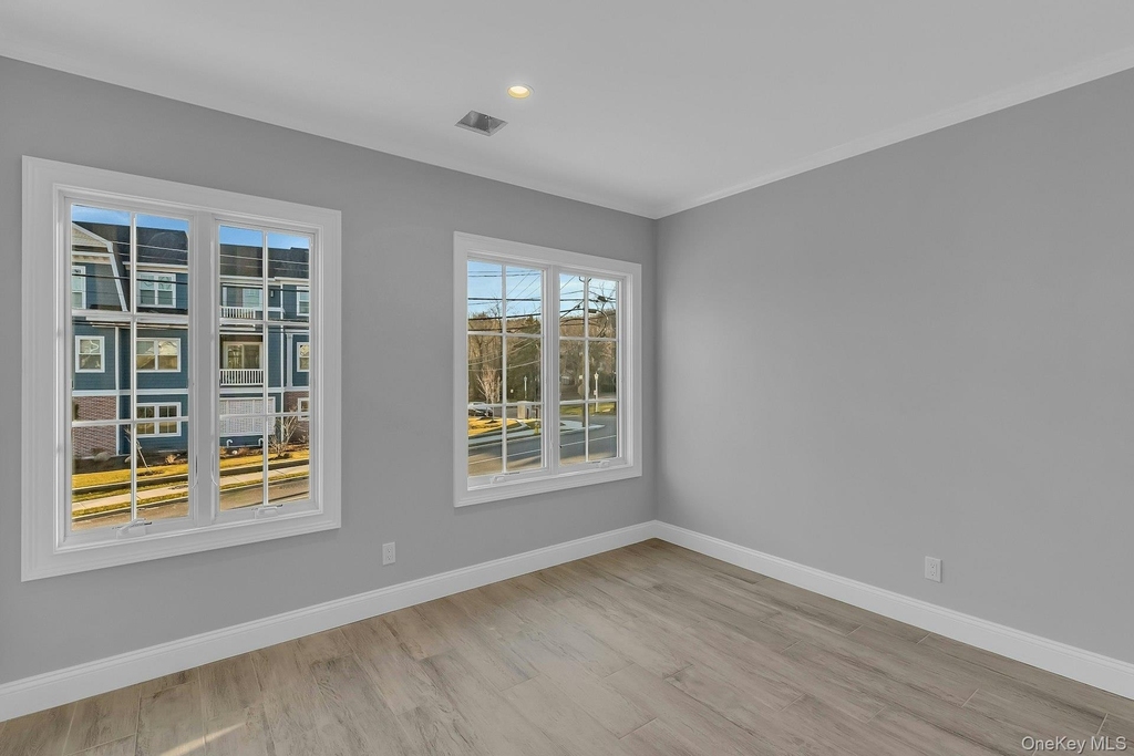 156 W Broadway - Photo 10