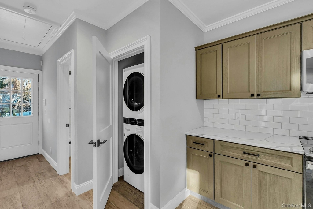 156 W Broadway - Photo 17