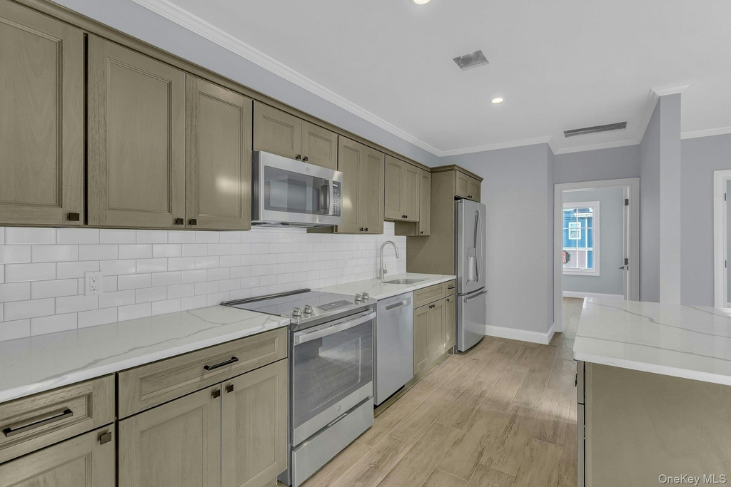 156 W Broadway - Photo 4