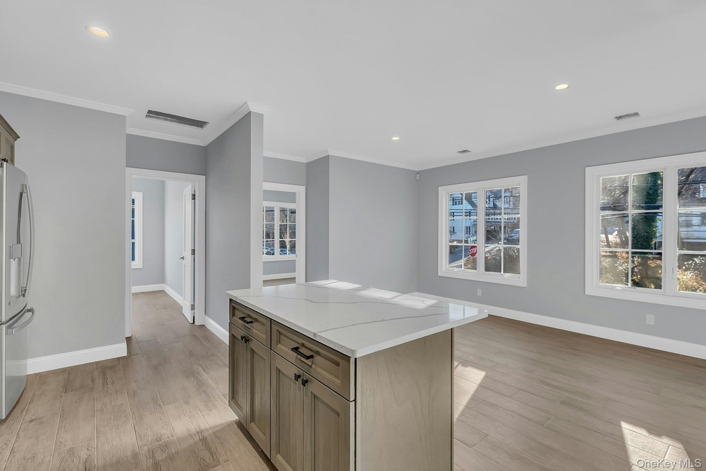 156 W Broadway - Photo 6