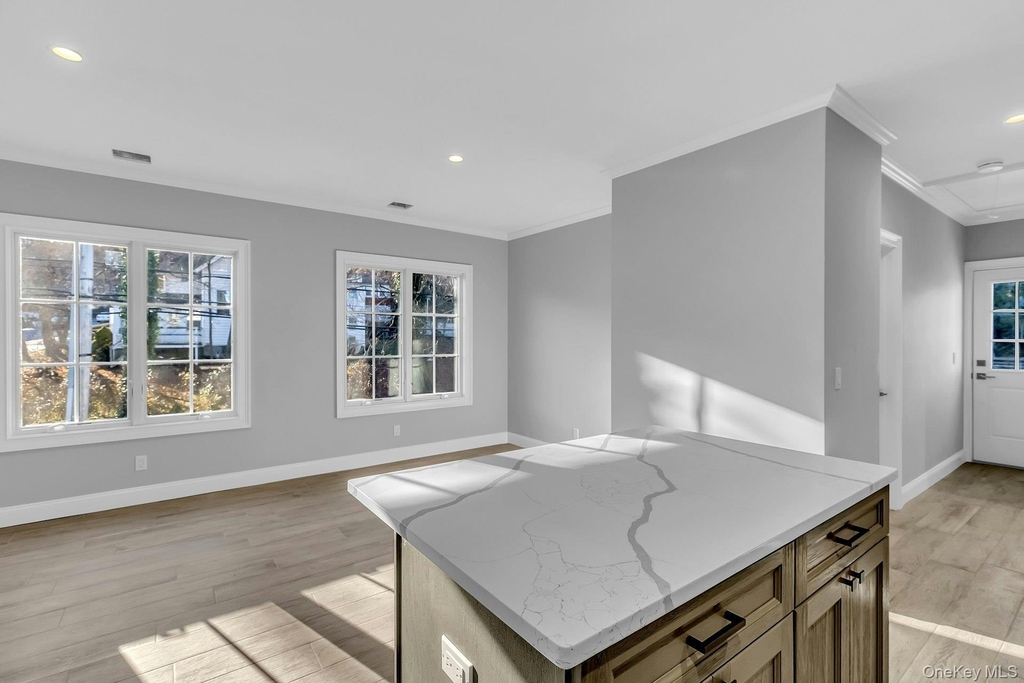 156 W Broadway - Photo 7