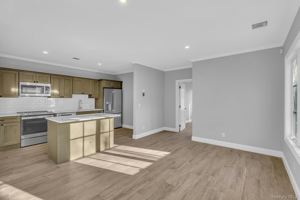 156 W Broadway - Photo 9