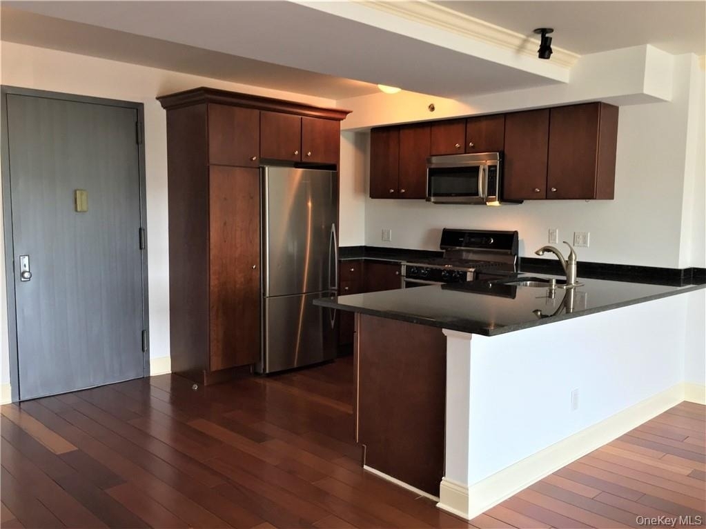1 S Astor Street - Photo 4