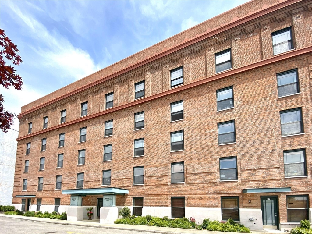 1 S Astor Street - Photo 0