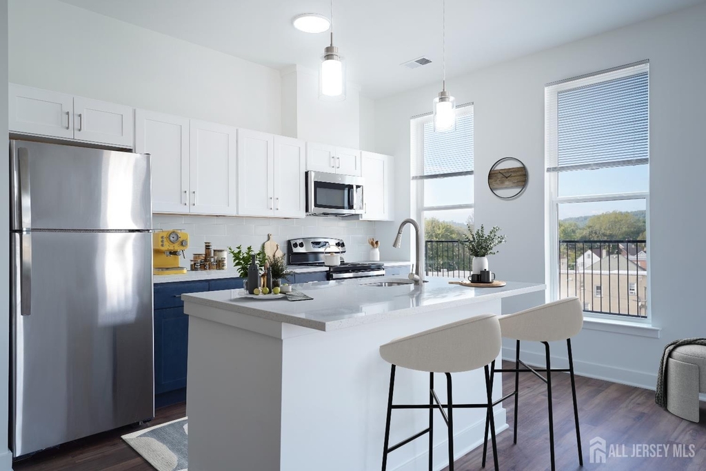 18 West Main Street - Photo 4