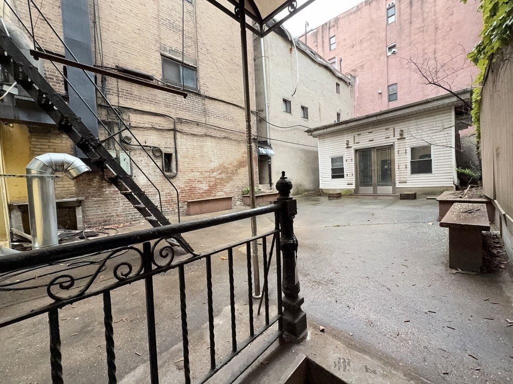 16 Spring Street - Photo 4