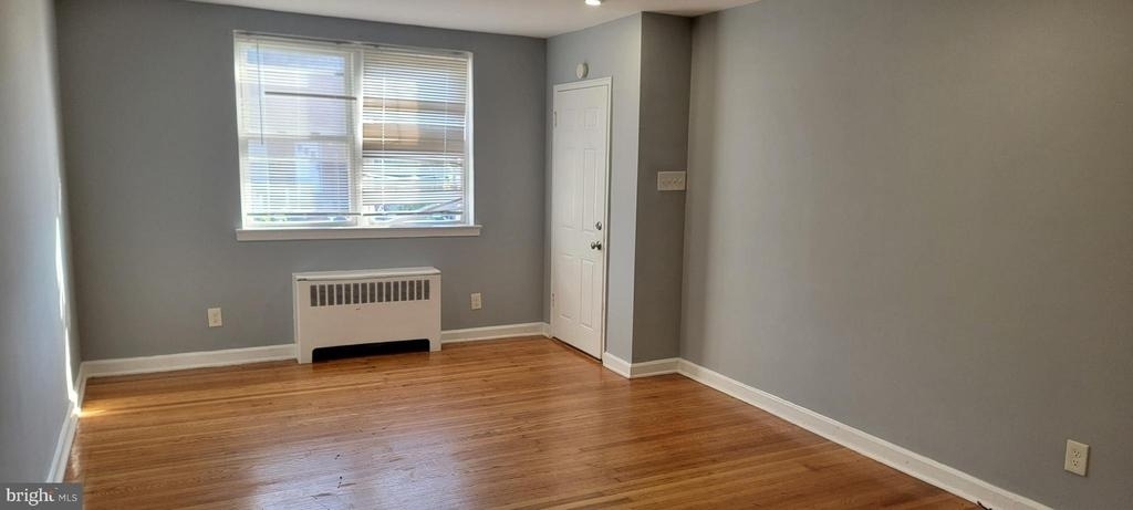307 E Clarkson Avenue - Photo 2