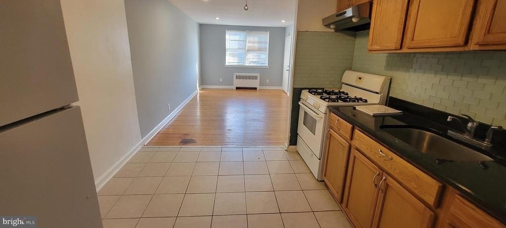 307 E Clarkson Avenue - Photo 0