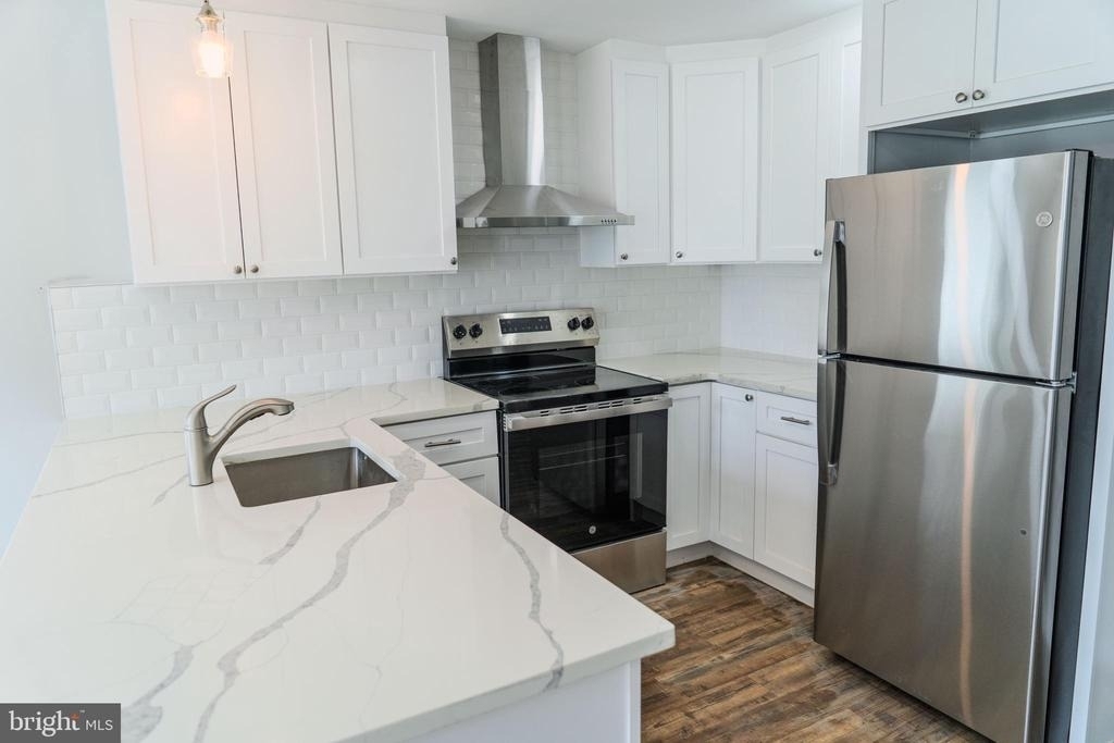 520 East Avenue - Photo 2