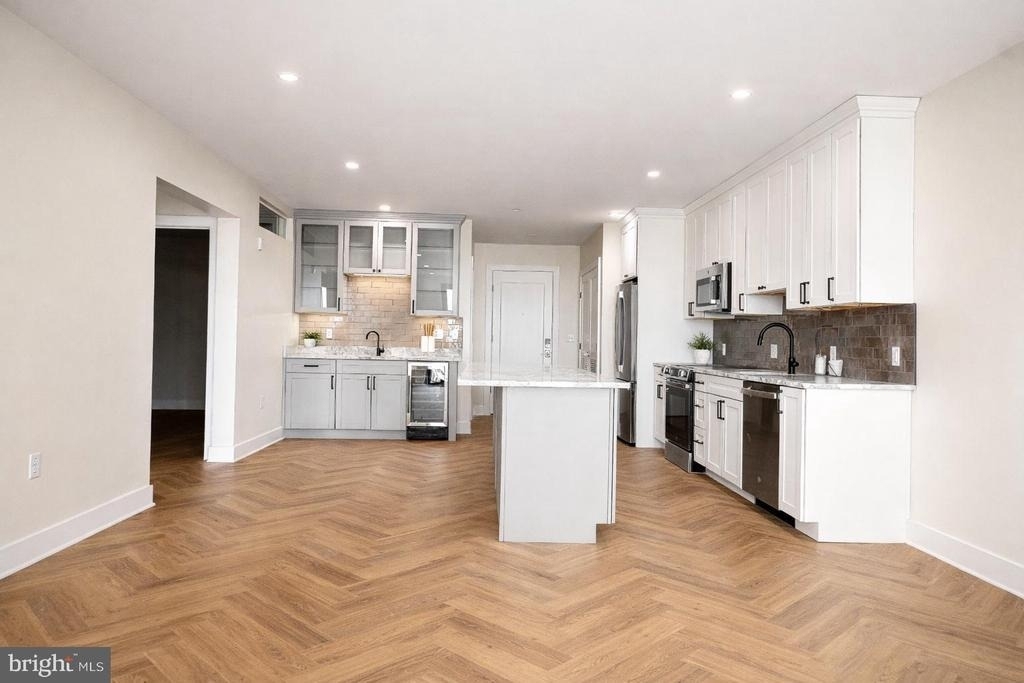 128 N Bond Street - Photo 9