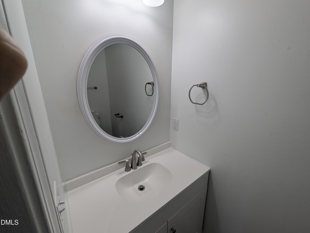 1005 Shades Place - Photo 12