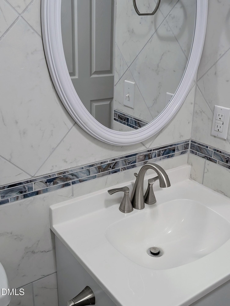 1005 Shades Place - Photo 16