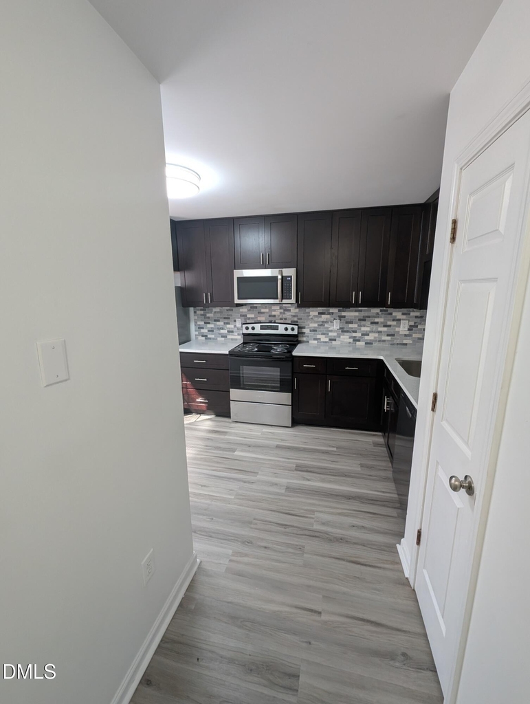 1005 Shades Place - Photo 3