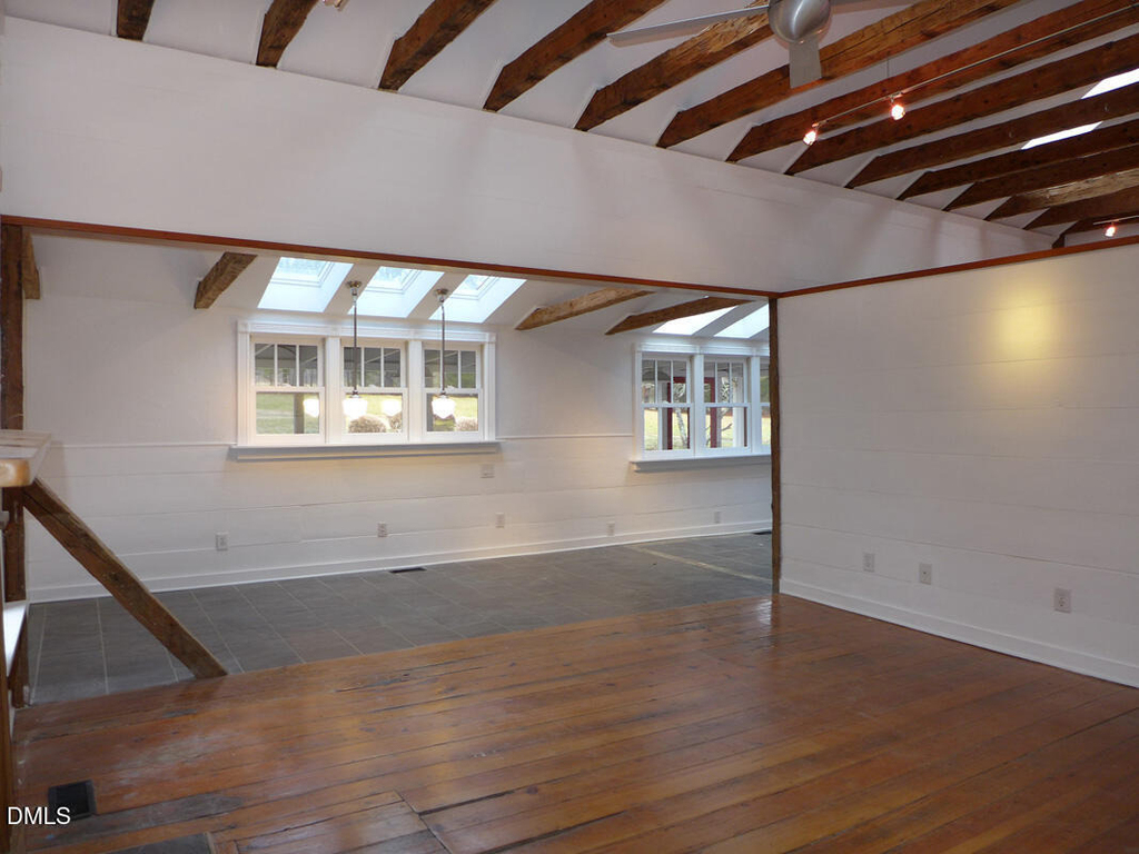 917 Phils Creek Road - Photo 3