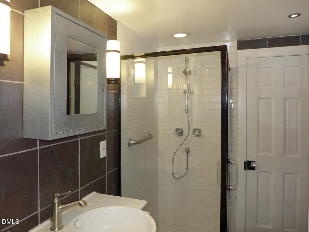 917 Phils Creek Road - Photo 4