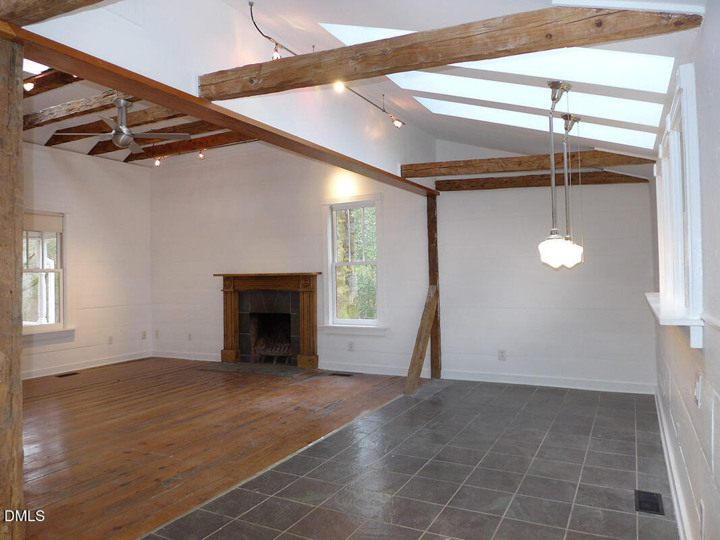 917 Phils Creek Road - Photo 4