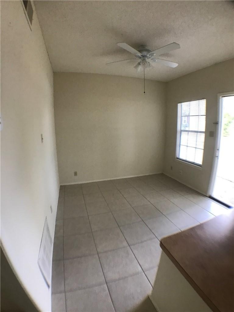 619 W 37th St - Photo 4