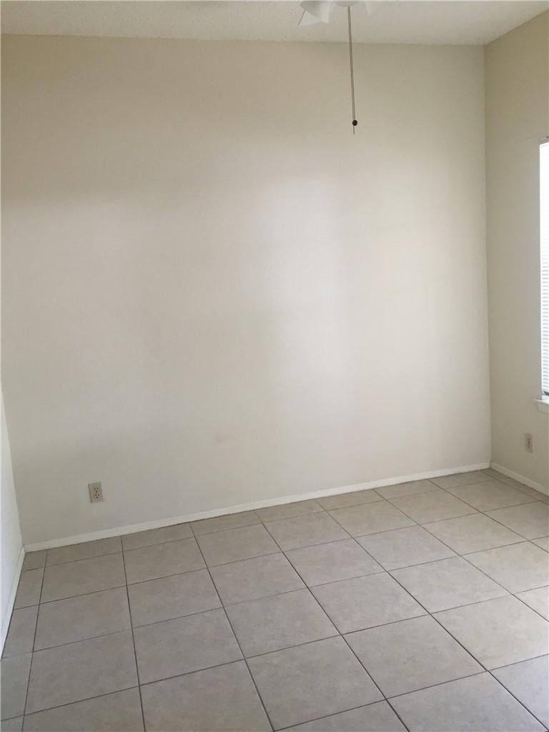 619 W 37th St - Photo 6