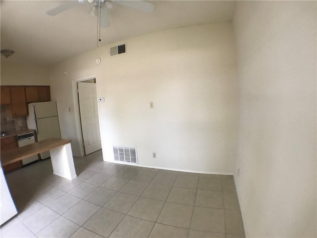 619 W 37th St - Photo 2