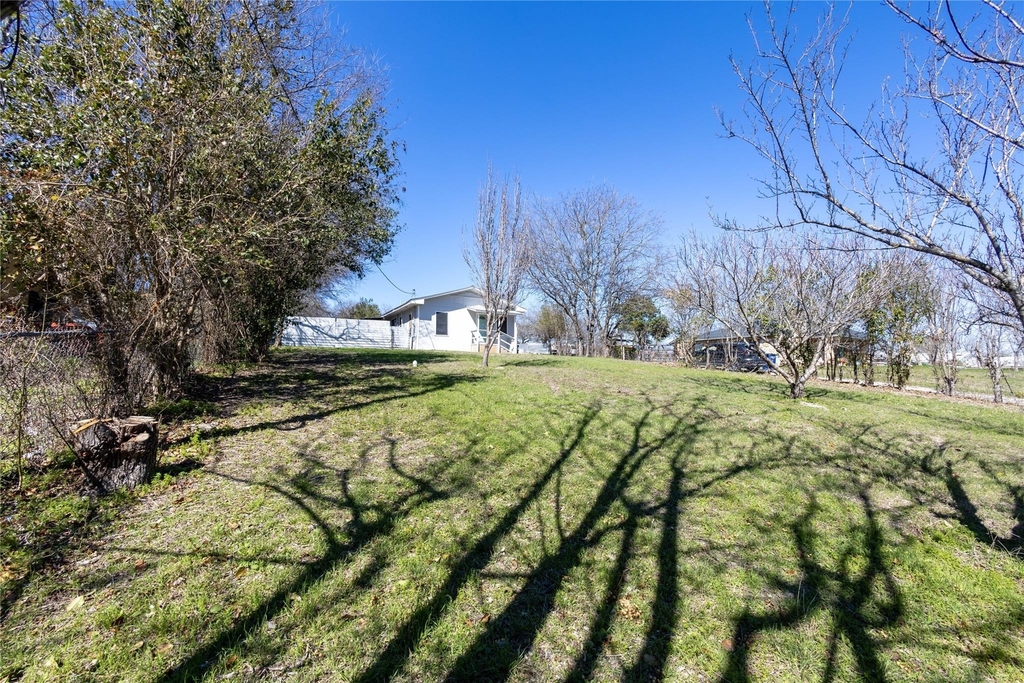2304 Thrasher Ln - Photo 15