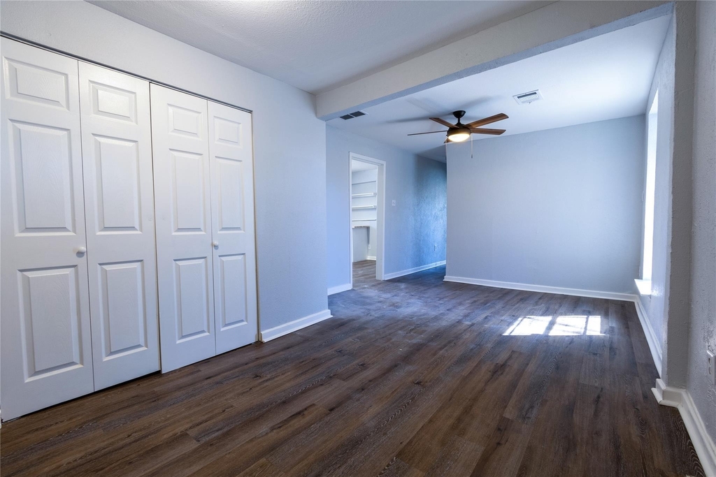 2304 Thrasher Ln - Photo 4