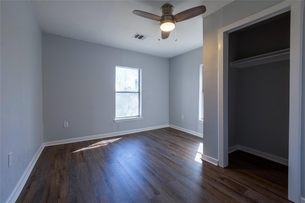 2304 Thrasher Ln - Photo 12